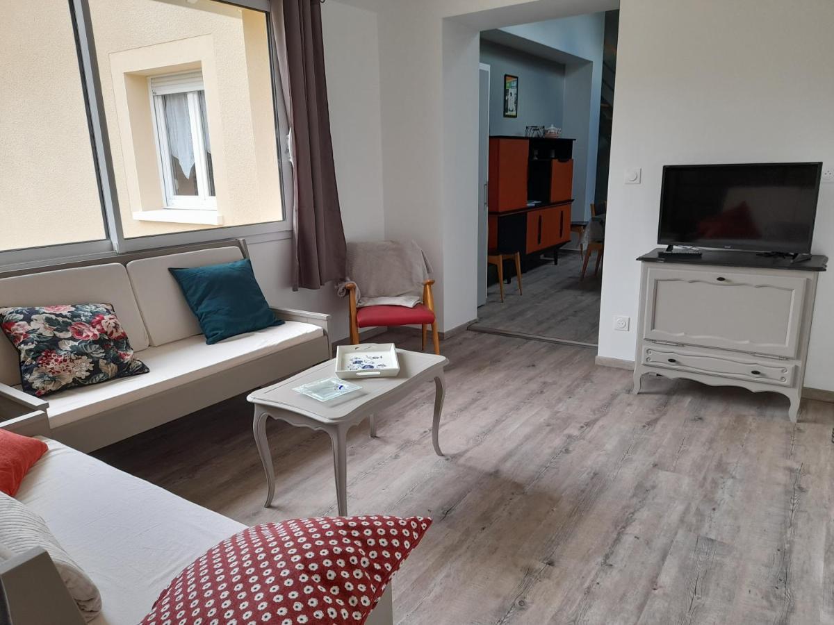 De La Pierre Percee Apartment